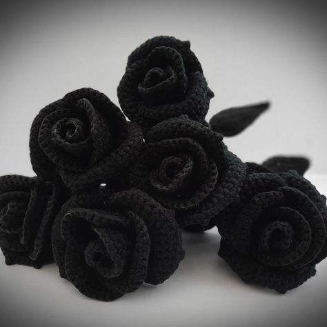 Ecofriendly, longlasting handmade black roses for interior home decor for the lovers of black and grey colour scheme. Black Interior Decor, Crochet Roses, Single Flowers, Mother's Day Bouquet, 21st Party, Grey Interior, Black Roses, Goth Decor, Fun Crochet