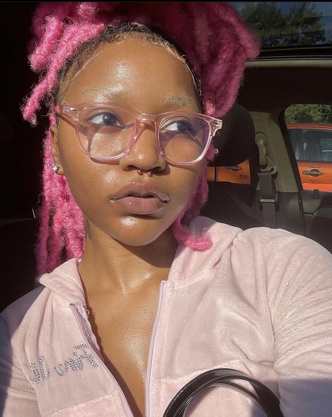 Pink Glasses On Black Women, Glasses On Black Women, Clear Pink Glasses, Glasses Black Women, Braids Styling, Hairstyles Inspiration, Portrait Reference, Pink Glasses, Coloured Hair