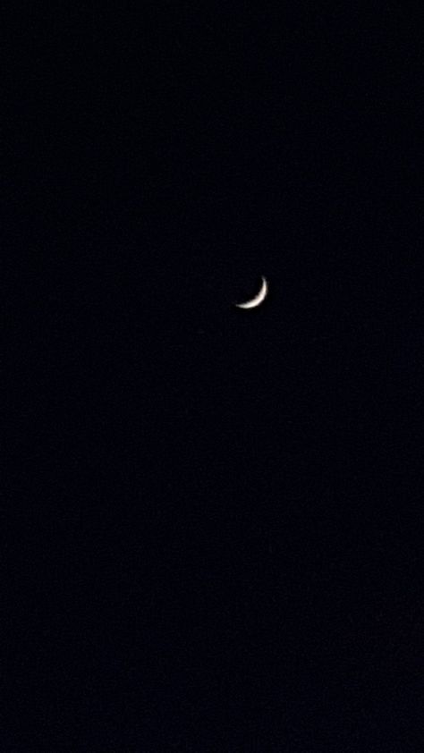 Moon half Moon Dp For Instagram, Half Moon Photo, Half Moon Aesthetic Dark, Half Moon Pics, Half Moon Pictures, Moon Pics Night Real, Moon Snap Stories, Half Moon Snap, Moon Pics Night