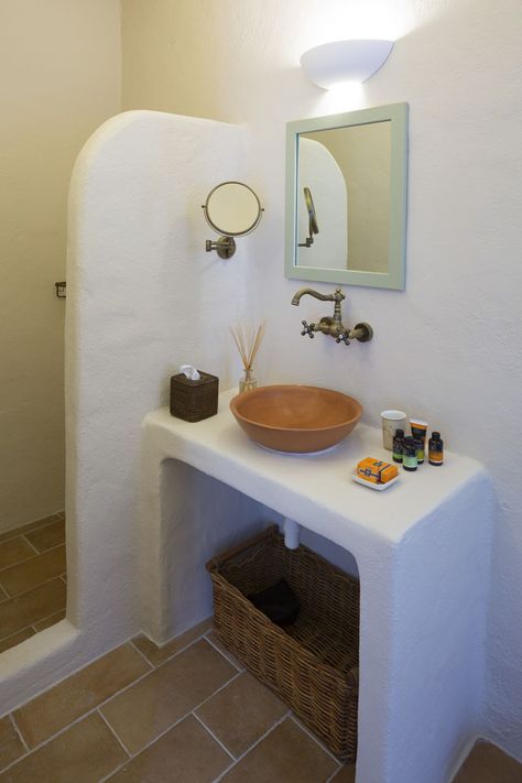 Small Bathroom Styles, Wc Ideas, Mediterranean Interior, Mud House, Mexico House, Cob House, Bathroom Design Decor, The Boutique, Lush Greenery