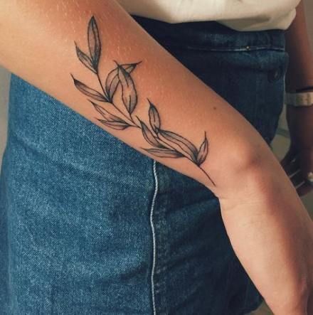 Dragons Tattoo, Nature Tattoo, Vine Tattoos, Tattoos Geometric, Tattoo Girls, E Tattoo, Line Art Tattoos, Nature Tattoos, Tattoo Designs For Women