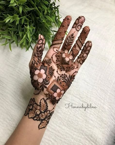 Front Hand Mehndi Designs, Front Hand Mehndi, Hand Mehndi Designs, Mehndi Designs Simple, Back Hand Mehndi, Khafif Mehndi Design, Legs Mehndi Design, Rose Mehndi Designs, Mehndi Designs For Kids