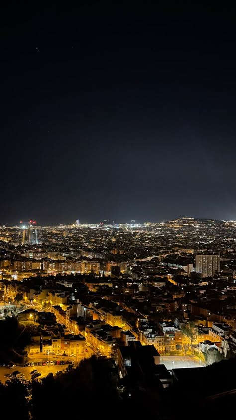 Barcelona At Night Aesthetic, Barcelona Spain Aesthetic Night, Barcelona Wallpaper Aesthetic, Barcelona Aesthetic Night, Barcelona City Wallpaper, Barcelona City Aesthetic, Spain At Night, Barcelona At Night, Barcelona Spain Aesthetic