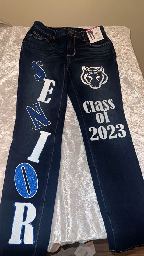 Class Of 2024 Jeans, Senior Pants 2024, Class Of 2024 Ideas, Homecoming Senior Pants, Senior Year Outfit Ideas, Painted Jeans School Spirit Senior, Senior Year Of High School Outfits, Diy Senior Jeans, Senior Jeans 2024