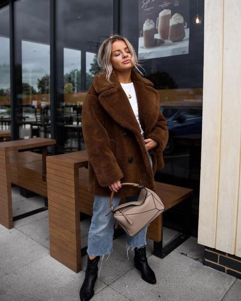 How To Wear Teddy Coats This Winter Brown Teddy Jacket Outfit, Brown Faux Fur Coat Outfit, Brown Fur Coat Outfit, Teddy Coat Outfit, Faux Fur Coats Outfit, Brown Fur Coat, Fur Coat Outfit, Brown Faux Fur Coat, Coat Outfit