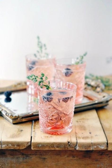 19 Champagne Cocktails to Serve at Your Bridal Shower | Brit + Co Bridal Shower Drinks, Bridal Shower Cocktails, Raspberry Mojito, Purple Cocktails, Spicy Cocktail, Coctails Recipes, Champagne Cocktails, Prosecco Cocktails, Beach Cocktails