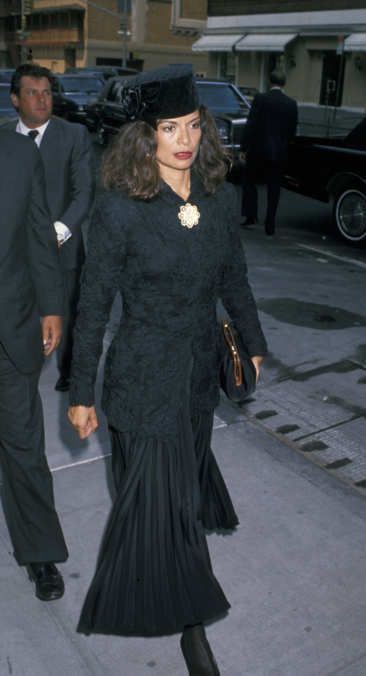 July 27, 1989 - Bianca Jagger - The Cut Bianca Jagger Style, Bianca Jagger 70s, Bianca Jagger, White Suit, Princess Caroline, 80s Style, Dream Style, Mick Jagger, Celebrity Street Style