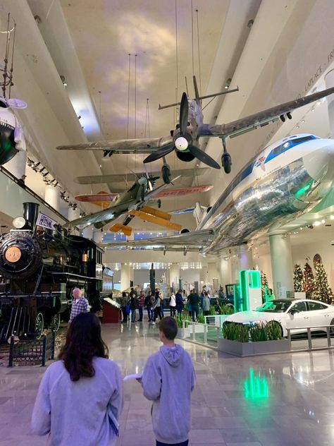 9 Must See Exhibits at Chicago's Museum of Science and Industry (MSI) - Low Key Family Travel Museum Of Science And Industry Chicago, Field Trip Lunch, Chicago With Kids, Chicago Christmas, Mirror Maze, Chicago Kids, Things To Do In Chicago, Museum Of Science, Chicago Museums