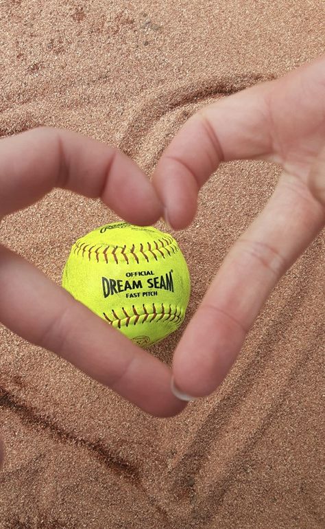 Aesthetic Softball Pictures Wallpaper, Softball Preppy, Soft Ball Aesthetic, Softball Pfp, Softball Pics, Softball Aesthetic Pictures, Softball Aesthetic, Soft Ball, Fastpitch Softball Quotes