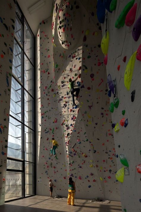 Wall Climbing Aesthetic, Climb Aesthetic, Escalade Aesthetic, Bouldering Aesthetic, Climbing Hall, Rock Climbing Aesthetic, Climbing Aesthetic, Rock Climbing Gym, Indoor Rock Climbing