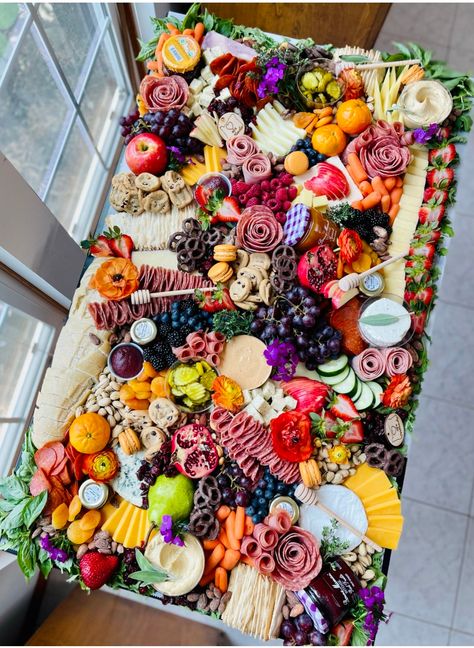 Appetizer Display, Unique Appetizers, Platter Board, Grazing Board, Charcuterie Inspiration, Grazing Table, Party Food Platters, Charcuterie Recipes, Cheese Dishes