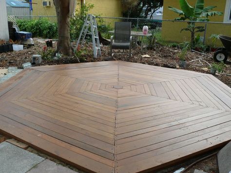 Picture of And suddenly a pretty deck appeared! Round Decks, Hexagonal Pergola, Hexagon Deck, Hexagon Pergola, Cambridge Cottage, Backyard Pergola Ideas, Diy Garden Bench, Building A Yurt, Nature Scape