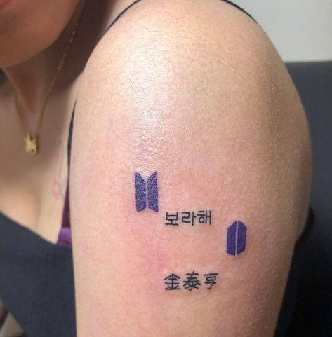 Borahae tattoo with Kim Tae Hyung Chinese name #borahae #kimtaehyungbts Borahae Tattoo, Kim Taehyung Tattoo Ideas, Tats Ideas, Bts Tattoo, Kim Tae Hyung, Bts Tattoos, Chinese Name, Korean Name, Name Tattoo