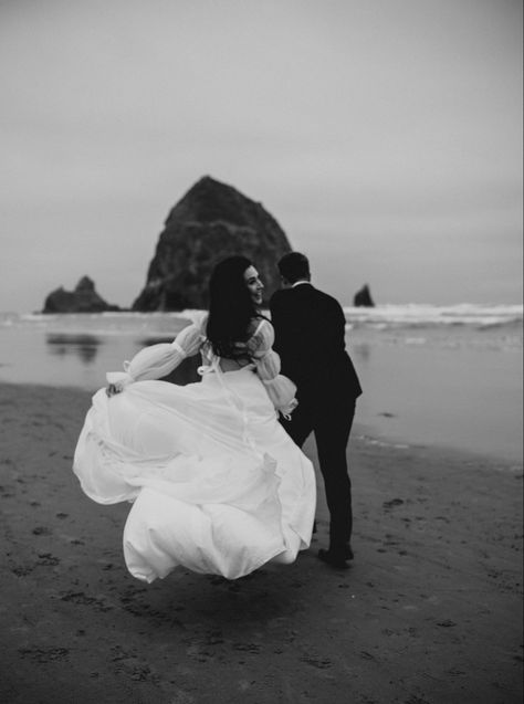 Canon Beach Elopement, Cannon Beach Elopement, Cannon Beach Wedding, Forest Photoshoot, Canon Beach, Dark Green Bridesmaid Dress, Bridesmaid Photoshoot, Oregon Elopement, Cannon Beach Oregon