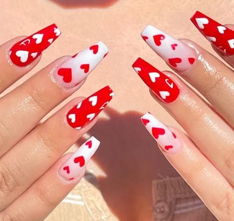 20 Valentine's Day Nail Design Ideas - Beauty and the Mist Red Coffin Nail Designs, February Nail Designs, Valentines Day Nails Pink, Red Coffin Nails, Rockabilly Nails, Nail Art Designs 2023, Red Coffin, Summer Nails Ideas, Red And Gold Nails