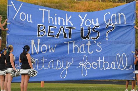 Football Spirit Signs, Signs For Games, Football Game Signs, Run Through Signs, High School Football Posters, Cheerleading Signs, School Spirit Posters, Homecoming Signs, Homecoming Posters