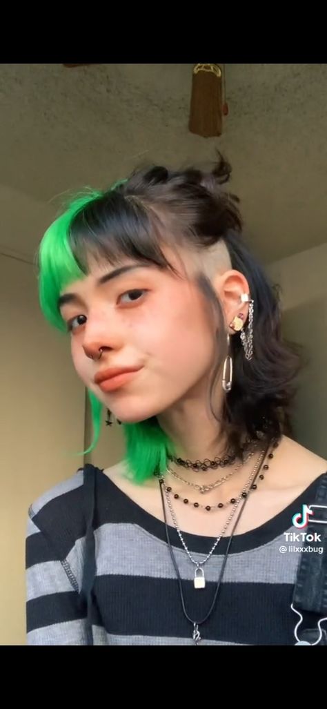 Side Undercut With Bangs, Shaved Side Hair Designs, Side Shave With Bangs, Shaved Sides With Bangs Short Hair, Wolf Cut Women, Genderfluid Haircut, Short Hair Shaved Sides, Wolf Haircuts, Side Undercut