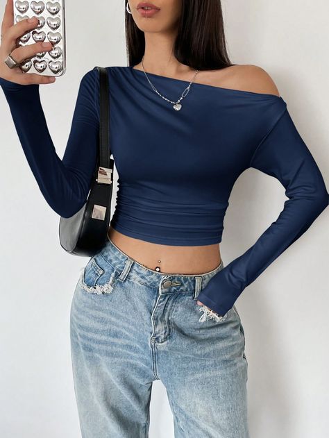 Asymmetrical Neck Ruched Crop TeeI discovered amazing products on SHEIN.com, come check them out! Hot Sweater, Ruched Top, Long Sleeve Tops Casual, Tops Casual, Women T Shirts, Inspiration Mode, Black Casual, Crop Tee, Long Sleeve Knit