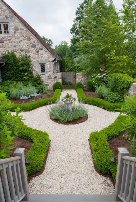 Oliver Nurseries & Design Associates Parterre Garden, Boxwood Garden, Gravel Path, Garden Aesthetic, Italian Garden, French Garden, Garden Pathway, Garden Landscape Design, Ideas Garden