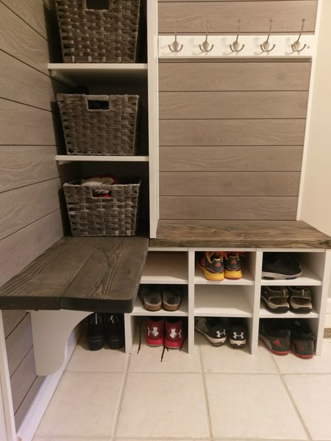 Small Mudroom Shoe Storage, Small Corner Mudroom Bench, Small Corner Mudroom Ideas Entryway, Small Mud Room With Laundry, Corner Mudroom Bench With Shoe Storage, Mud Room Basket Storage, Entry Way Cubbies Corner, Corner Mudroom Ideas Entryway, Corner Mudroom Storage