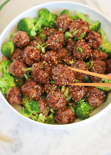 Asian Beef Meatballs & Broccoli | Paleo, Whole30, Keto - Just Jessie B Asian Beef Meatballs, Broccoli Dishes, Broccoli Bake, Steamed Cauliflower, Whole30 Keto, Asian Beef, Asian Sauce, Beef Meatballs, Veggie Stir Fry