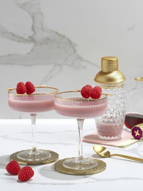 Raspberry Dream Chambord Cocktail Recipe | Driscoll's Chambord Recipes, Blackberry Vodka, Chambord Cocktails, Cocktail With Vodka, Cocktails Martini, Valentine Cocktails, Mommy Juice, Martinis Drinks, Spicy Drinks