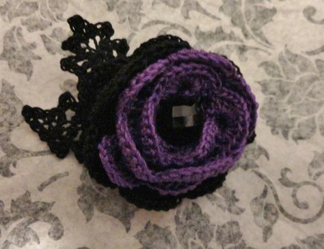 Crochet Raven Applique, Black Crochet Flower, Gothic Crochet Ideas, Steampunk Crochet, Goth Flowers, Goth Crafts, Gothic Crochet, Victorian Crochet, Victorian Crafts