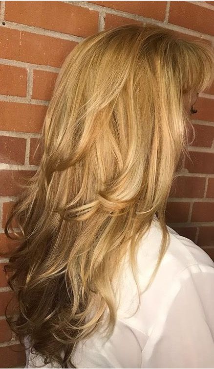 Golden Bombshell Hair, Medium Length Golden Blonde Hair, Blonde Highlights On Ginger Hair, Yellow Blonde Hair, Beige Blond, Yellow Blonde, Golden Blonde Hair, Hair Color Streaks, Hairstyles For Layered Hair