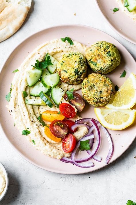 This easy Falafel recipe is made quicker and healthier in the air fryer with canned chickpeas – no deep frying! #airfryerrecipe #falafel #skinnytaste Air Fryer Falafel Recipe, Air Fryer Falafel, Easy Falafel, Falafel Recipe Easy, Zucchini Ravioli, Falafel Recipe, Deep Frying, Paleo Vegan, Skinny Taste Recipes