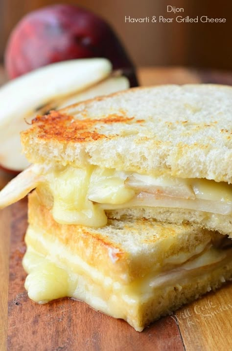 Pear Grilled Cheese, Veggie Lunch, Easy Sandwich, Gourmet Grilled Cheese, Havarti Cheese, Havarti, Grilled Cheese Recipes, Pear Recipes, Simple Sandwiches