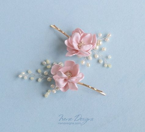 Petal pink flowers and beads bobby pin. Bridal Headpiece. Wedding flower hairpin Diy Flower Accessories, Beach Wedding Hair Accessories, Birdcage Veils, Veils Bridal, Pink Flower Hair, Flower Hairpin, Outfit Pink, Bridal Veils, Wedding Hair Clips