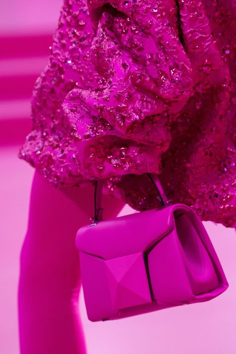 Valentino Fall 2022, Valentino Collection, Detail Photos, Handbag Heaven, Rosa Pink, Brunch Outfit, Winter 2022, Fall 2022, Everything Pink