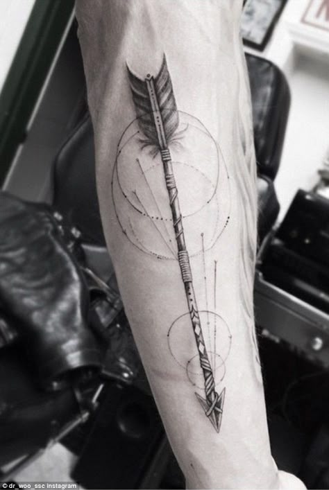 ARROW TATTOOS FOR MEN - Inspiration and Ideas for Guys Arrow Tattoo Arm, An Arrow Tattoo, Archery Tattoo, Mens Arrow Tattoo, Unique Forearm Tattoos, Geometric Arrow Tattoo, Outer Forearm Tattoo, Tatuagem Masculina Pequena, Arrow Tattoo Design