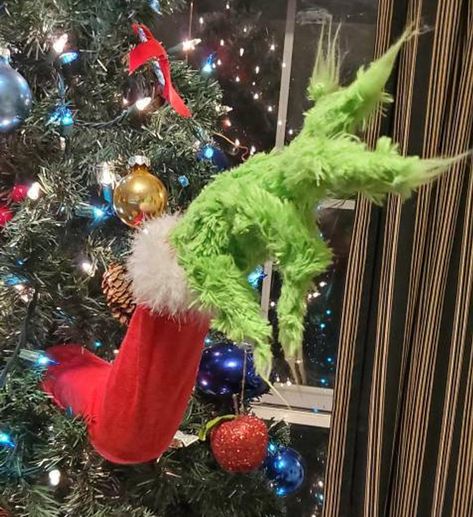 Ornament Holder, Shark Christmas, Grinch Tree, Grinch Trees, Grinch Decorations, Grinch Christmas Party, Grinch Hands, Grinch Christmas Tree, Grinch Ornaments