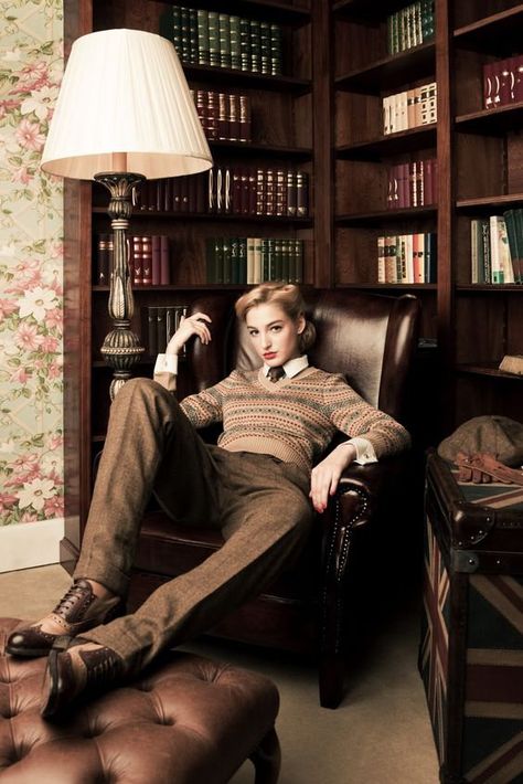 What is the Dark Academia Aesthetic? British Dandy Style, Dandy Look, Socks And Loafers, Tomboy Stil, Portret Feminin, Dandy Style, Masculine Fashion, Tim Walker, Shotting Photo