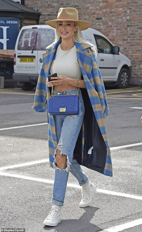 Fashion-forward: Olivia Attwood displayed her impeccable dress sense on Monday afternoon a... Beige Fedora Hat Outfit, Blue Fedora Hat Outfit, Blue Purse Outfit Ideas, Hat Looks For Women, Outfit With Hats For Women, Beige Hat Outfit, Blue Hat Outfit, Blue Purse Outfit, Fedora Hat Outfit