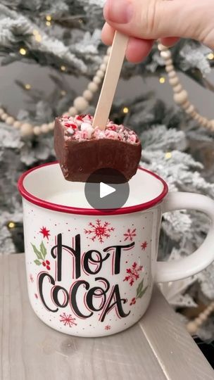 36 reactions · 13 shares | Homemade Hot Cocoa Stir Sticks! 🎄❤️ ❄️1 cup Semisweet chocolate chips ❄️½ cup Heavy whipping cream ❄️½ teaspoon Ground Cinnamon INSTRUCTIONS ⛄️Heat the heavy whipping cream on stove top, stirring so that it doesn’t burn. ⛄️Meanwhile, pour the chocolate chips into a microwave safe bowl. ⛄️Once the whipping cream is boiling, remove from the heat and pour directly over the chocolate chips ⛄️Let mixture stand 4-5 minutes. ⛄️Add ground cinnamon to the bowl. ⛄️Stir the chocolate mixture until smooth and creamy. Tip: if the chocolate chips do not fully melt by the heat of the whipping cream, microwave the bowl for 30 seconds. Add mixture to the piping bag and pipe the chocolate into the mold, approximately halfway. If not using a piping bag, spoon mixture into the m Cream Microwave, Homemade Hot Cocoa, Piping Bag, Stir Sticks, Whipping Cream, Mini Marshmallows, December 19, Popsicle Sticks, Heavy Whipping Cream