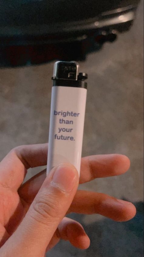 Lighter Art, How To Have Style, Custom Lighters, Aesthetic Christian, Cool Lighters, Emma Chamberlain, Trendy Aesthetic, Girl Vintage, Puff And Pass