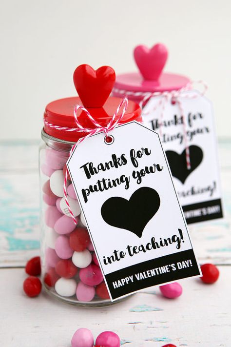 Thanks for putting your heart into teaching Mason Jar Candy Valentine. Teacher Valentine Printables | February Teacher Appreciation | Teacher Gift Guide #ValentinesDay #TeacherAppreciation #printables #teachervalentines #Valentines #printablevalentines #teachervalentineprintables #teacherappreciationprintables #teacher #teachergifts #teachergiftideas #masonjars  #heart Teacher Gift Guide, Valentinstag Party, Teacher Valentine Gifts, Valentines Day Food, Diy Valentine, Valentines Day Treats, Valentines School, My Funny Valentine, Valentine's Day Quotes