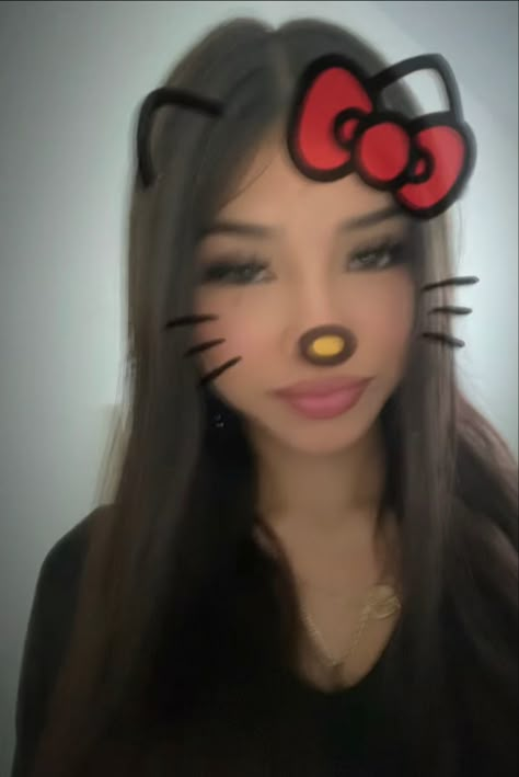 Latina Pfp, Hello Kitty Filter, Latina Aesthetic, Latina Hair, Selfies Ideas, Images Hello Kitty, Long Shiny Hair, Cute Dreads, Pretty Brunette