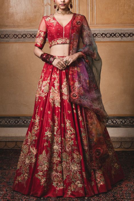 Lehenga Online Shopping, Brocade Lehenga, Bridal Lehenga Designs, Indian Designer Suits, Lehenga Online, Green Lehenga, Bridal Lehenga Red, Red Lehenga, Tarun Tahiliani