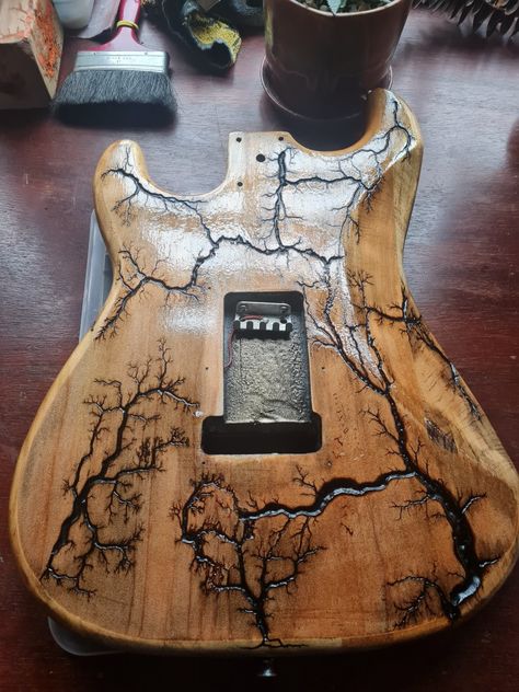 Wood Burned Guitar, Guitar Wood Burning, Wooden Electric Guitar, Guitar Artwork, Music Obsession, Woodburning Ideas, Resin Crafting, Guitar Making, Guitar Diy