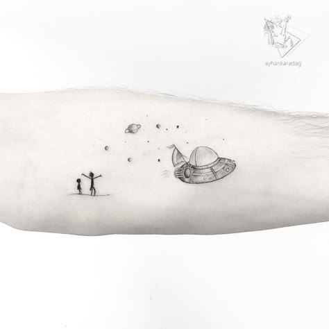 rick and morty tattoo Simple Rick And Morty Tattoo, Spaceship Tattoo, Pair Tattoos, Rick And Morty Tattoo, Ufo Tattoo, Astronaut Tattoo, M Tattoos, Minimal Tattoo Design, Alien Tattoo