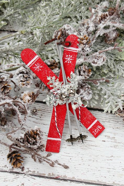 Popsicle Stick Skis handmade Christmas ornament. These are lots of fun to make and add a nice pop of color to your Chirstmas tree or other Christmas decor. #christmascrafts #christmasornament #christmasDIY #kidschristmascrafts #handmadeornaments Ornaments Popsicle Sticks, Christmas Kids Ornaments, Popsicle Sticks Ideas, Popsicle Stick Christmas Ornaments, Stick Christmas Ornaments, Popsicle Stick Ornaments, Popsicle Stick Christmas Crafts, Santa Gnome, Popsicle Stick Crafts