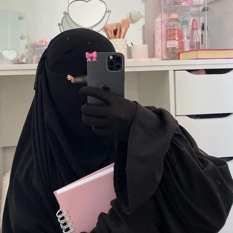 Niqab Pics, Pink Niqab, Hampers Hijab, Niqab Aesthetic, Mode Niqab, Niqabi Girl, Box Hampers, Muslimah Photography, Hijabi Outfit