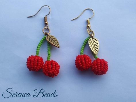 Beaded Cherry Earrings made with 11/0 seed beads, 4 mm beads and metal leaf Earrings Handmade Tutorial, Cherry Earrings, Fruit Earrings, Beaded Earrings Diy, Crochet Fabric, Beading Jewelery, Beaded Crafts, Clay Jewelry Diy, Handmade Jewelry Diy