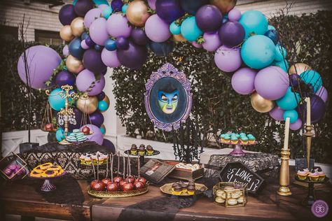 Maleficent Birthday Party, Descendants Party Ideas Birthdays, Queen Birthday Party, Disney Villain Party, Disney Descendants Party, Sleeping Beauty Party, Villains Party, Enchanted Party, Descendants Party