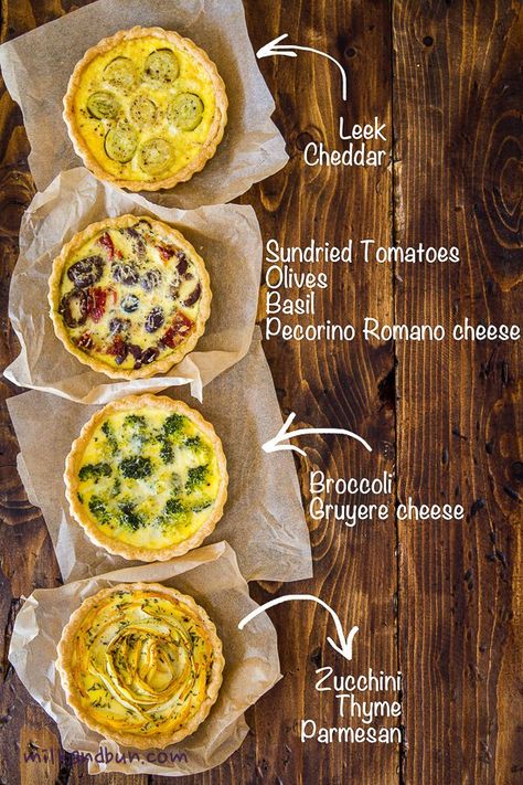 Small Savoury Snacks, Savory French Pastries, Buffet Food Recipes, Small Quiche Recipes, Savory Tarts Mini, Quish Recipes Easy, Quiche Presentation, Quiche Plating, Savory Mini Tarts