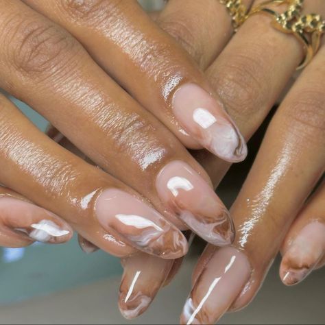 Nails Summer Inspiration, Light Brown Nails, Nail Art Brown, Almond Mom, Summer Nails Blue, Nail Art Short Nails, Nails Clean Girl, Nails Shorts, Nail Art Short