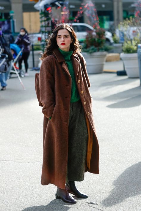 Brown Coat Outfit, Library Chic, Autumn Woman, Dark Academia Outfit, Perfect Dark, Academia Style, Dark Academia Fashion, Academia Fashion, Y2k Vibes